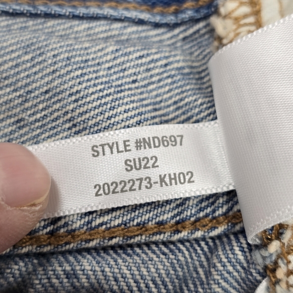 Madewell NWT Relaxed Denim Shorts in Renfield Wash Destructed Edition - Picture 12 of 16